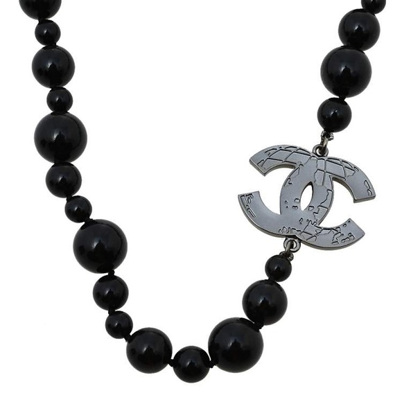 CHANEL PEARLS Choker Black Beaded Enamel Map CC Charm Necklace - Picture 3 of 10